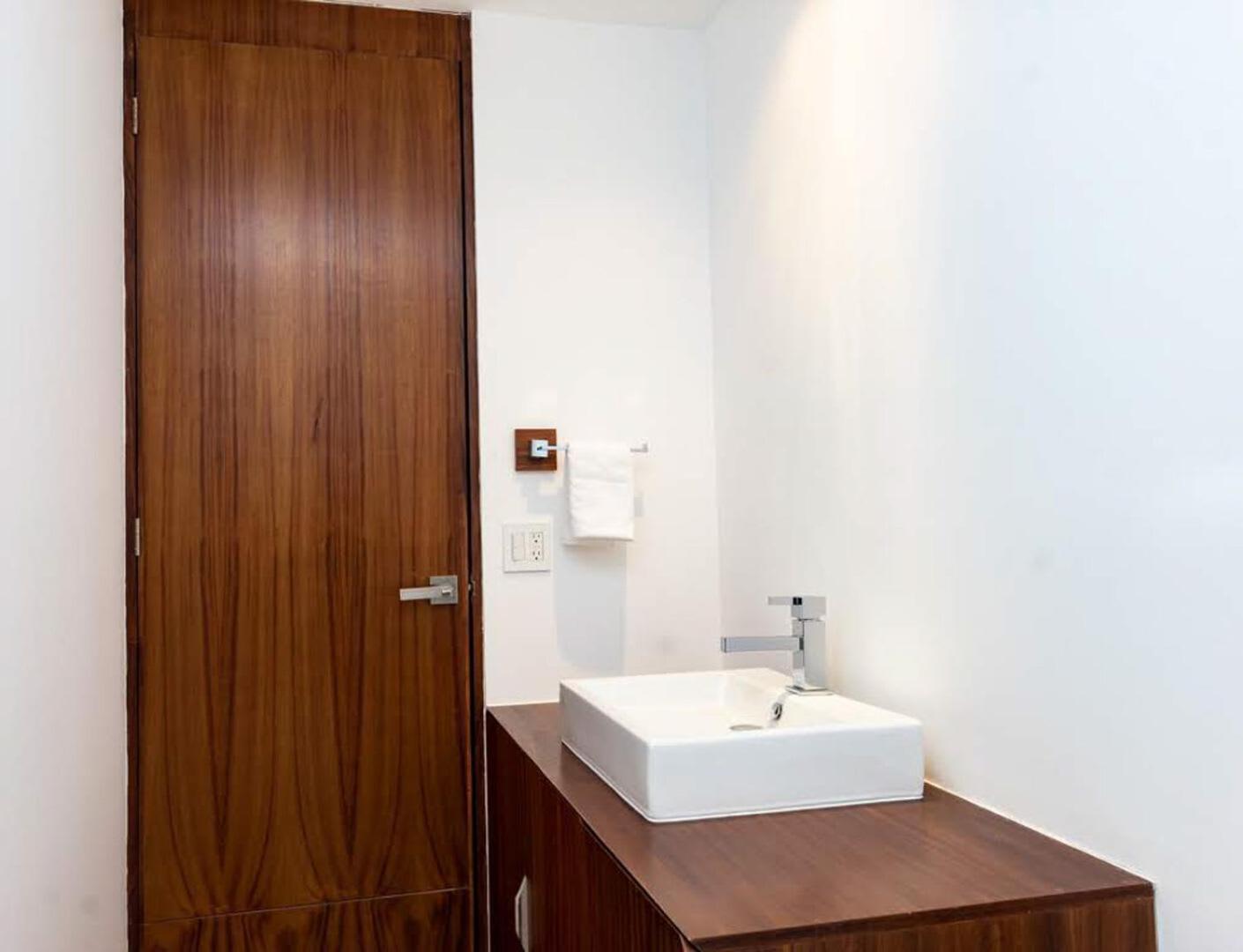 Exclusive 5th Ave With Private Pool *